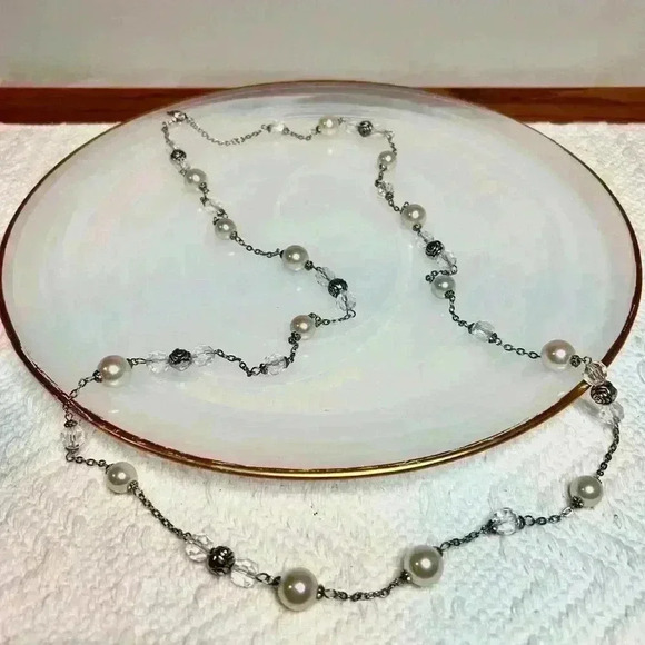 Vintage LBVYR Yves Rocher | Pearls, Roses, and Crystal Silver Tone Long Necklace - Picture 1 of 4